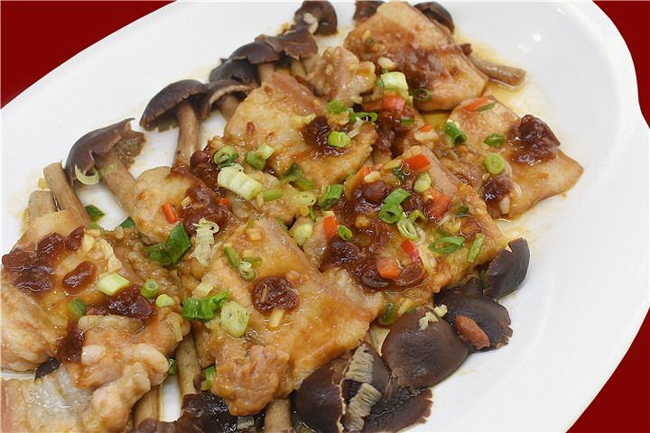 面酱茶树菇蒸腩肉.jpg